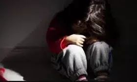 रात में घर से निकली नाबालिग को बाइक सवार उठा ले गया, डरा-धमका कर किया रेप