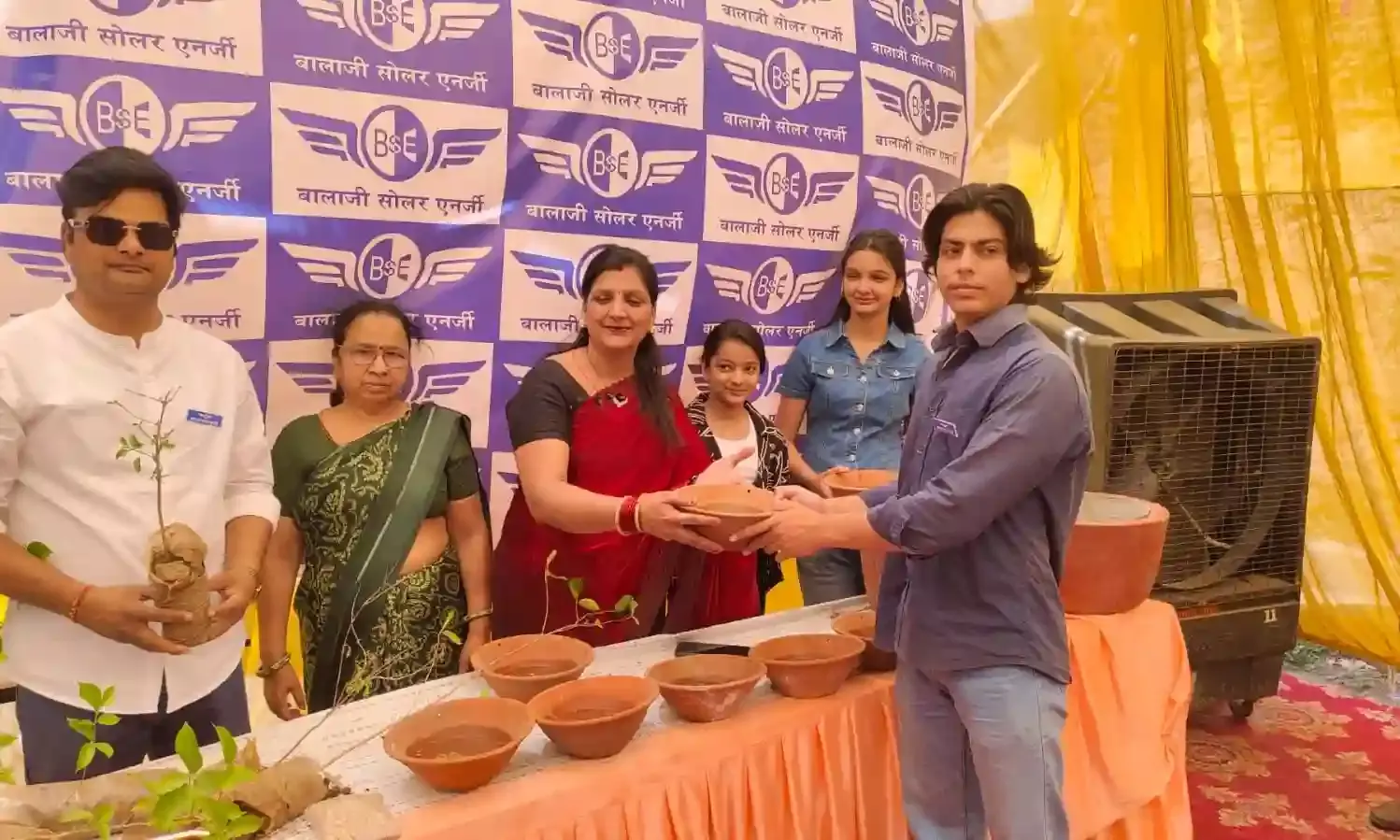 बालाजी सोलर एनर्जी ने पशु-पक्षियों के लिए शुरू किया दाना-पानी अभियान, अब तक 3500 से ज्यादा प्लांट किए स्थापित बालाजी सोलर एनर्जी ने पशु-पक्षियों के लिए शुरू किया दाना-पानी अभियान, अब तक 3500 से ज्यादा प्लांट किए स्थापित