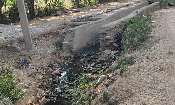 पोटलां में अधूरा पड़ा नाला बना परेशानी का सबब: एक साल बाद भी निर्माण अधूरा, ग्रामीणों में भारी रोष