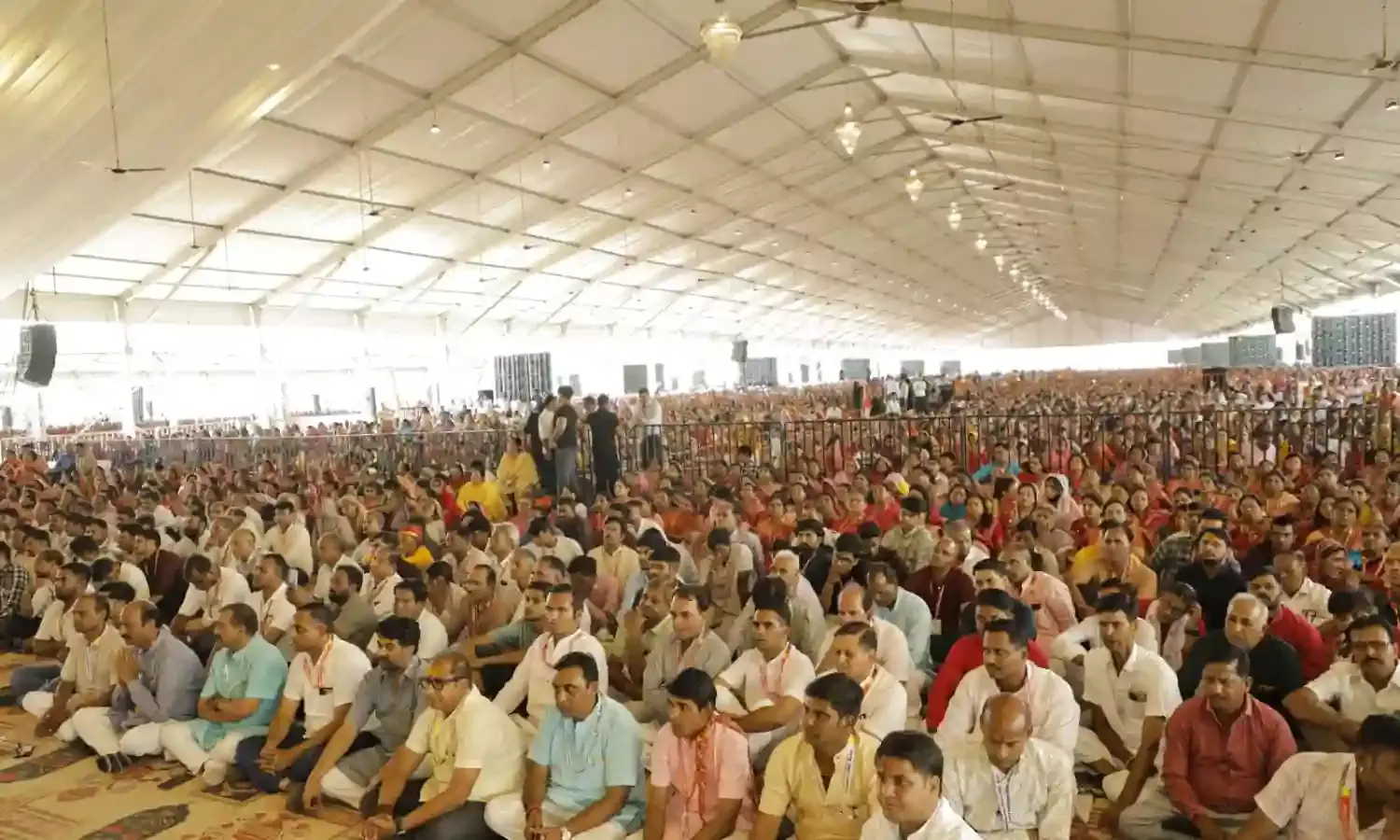 उमड़ा श्रद्धा का सैलाब: शिव महापुराण के लिए  ओर बढ़ाया 1 लाख फीट का पंडाल, रविवार को और भक्तों के बढ़ने की संभावना