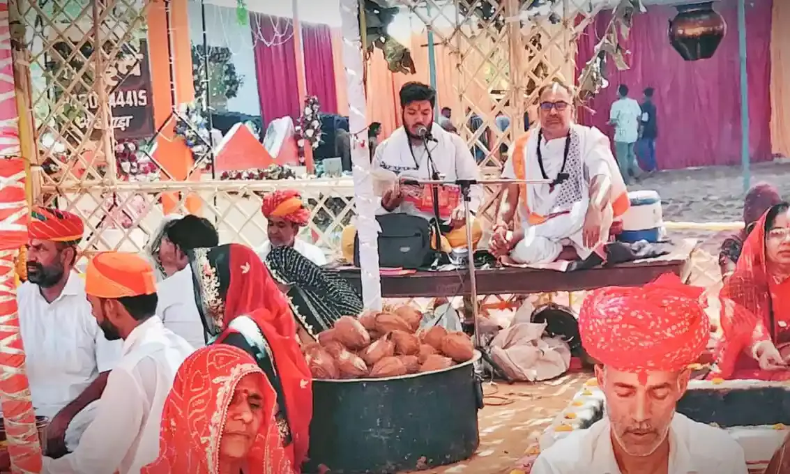 गेंदलिया: चौबावड़ी सगस जी महाराज के सानिध्य में रुद्र महायज्ञ का छठा दिन, टैंकर भर दूध से हुआ भगवान शिव का अभिषेक गेंदलिया: चौबावड़ी सगस जी महाराज के सानिध्य में रुद्र महायज्ञ का छठा दिन, टैंकर भर दूध से हुआ भगवान शिव का अभिषेक