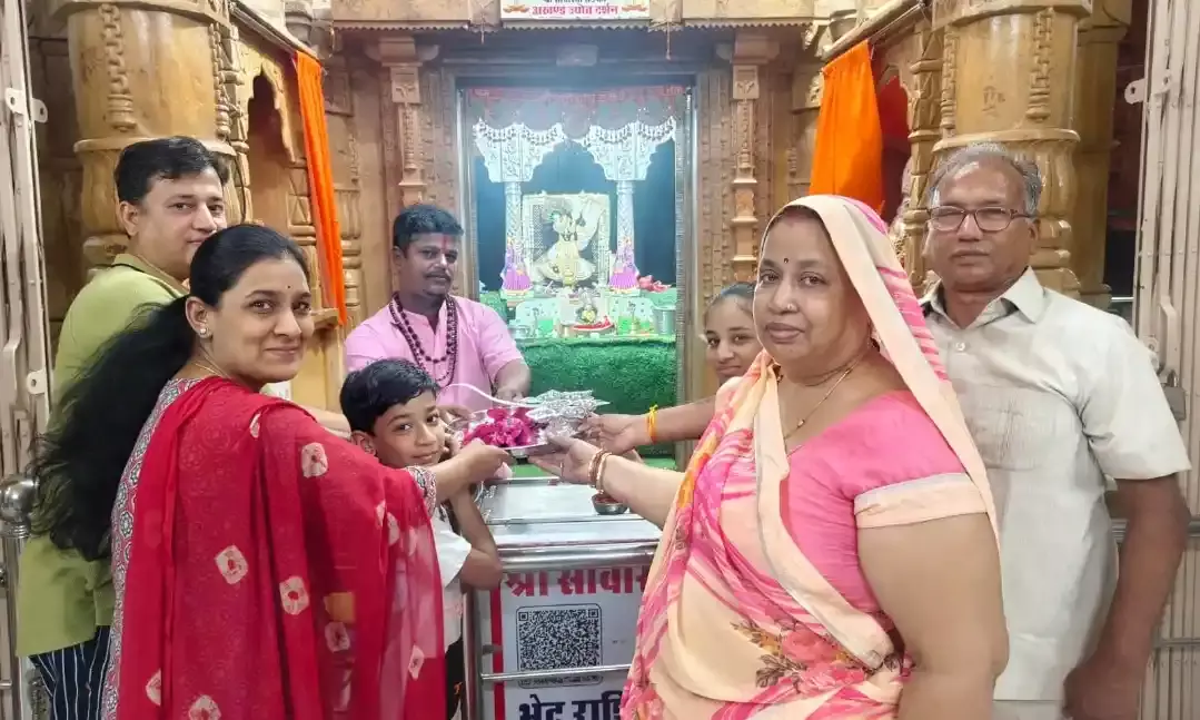 भीलवाड़ा: भक्त की अटूट श्रद्धा,   जैन ने नौगांवा सांवरिया सेठ को भेंट की चांदी की भव्य आरती थाली