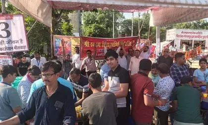 भीलवाड़ा: श्री शिव पुराण महाकथा में सेवा की सरिता, भक्तों को पिलाया 18 हजार गिलास केरी का पानी