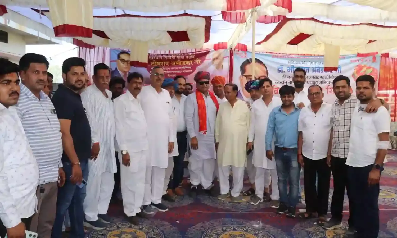 रायपुर : रक्तदान शिविर में उमड़ा युवाओं का सैलाब, बाबा साहेब की जयंती पर 425 यूनिट रक्त संग्रह कर रचा इतिहास रायपुर : रक्तदान शिविर में उमड़ा युवाओं का सैलाब, बाबा साहेब की जयंती पर 425 यूनिट रक्त संग्रह कर रचा इतिहास