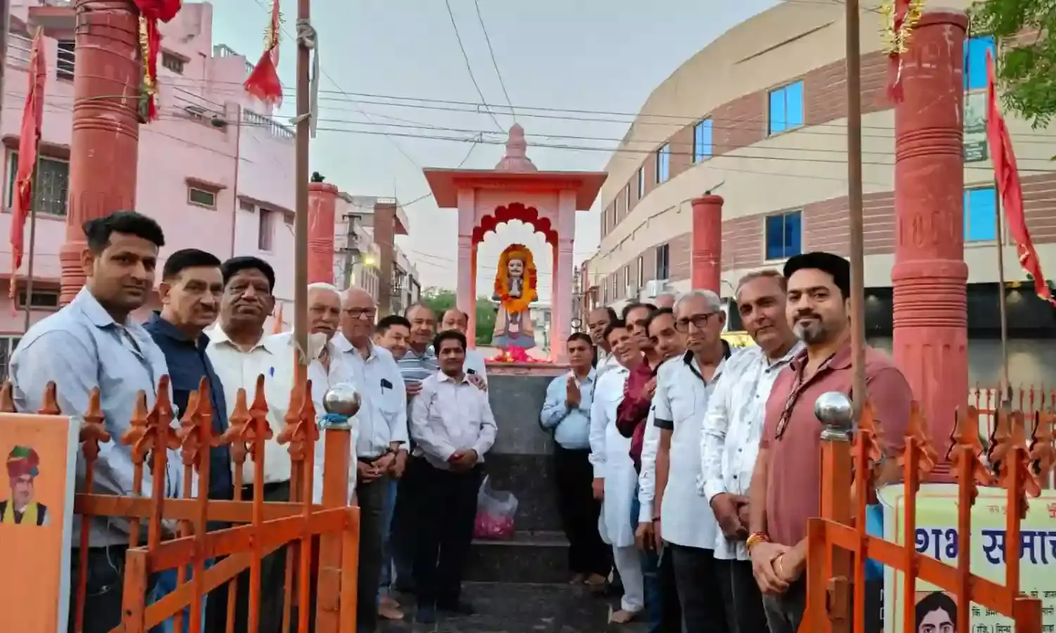 अमर शहीद सन्त कंवरराम साहिब के जन्म दिवस की पूर्व संध्या पर दीप दान किया* अमर शहीद सन्त कंवरराम साहिब के जन्म दिवस की पूर्व संध्या पर दीप दान किया*