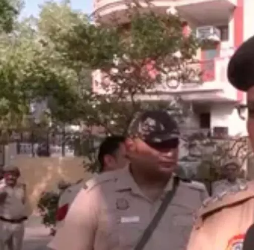 दिल्ली  में एसी  में धमाका : आग की चपेट में आए 6 फ्लैट, हादसे में 9 लोगों की दर्दनाक मौत