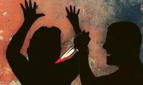 शिविर में खूनी खेल: भाषण के दौरान सरपंच पर चाकू से ताबड़तोड़ हमला, आरोपी गिरफ्तार शिविर में खूनी खेल: भाषण के दौरान सरपंच पर चाकू से ताबड़तोड़ हमला, आरोपी गिरफ्तार