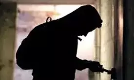 भीलवाड़ा में सूने मकान को चोरों ने बनाया निशाना, जीमण में गया था परिवार; महज एक घंटे में नकदी व जेवरात पार भीलवाड़ा में सूने मकान को चोरों ने बनाया निशाना, जीमण में गया था परिवार; महज एक घंटे में नकदी व जेवरात पार