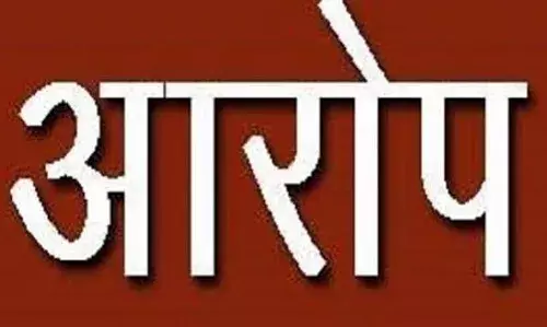 रेप मामले में कार्रवाई न होने पर एसपी कार्यालय पहुंची पीड़िता, रिटायर्ड एडिशनल एसपी पर ब्लैकमेलिंग के आरोप; दोनों पक्षों ने दर्ज कराए एक-दूसरे पर केस रेप मामले में कार्रवाई न होने पर एसपी कार्यालय पहुंची पीड़िता, रिटायर्ड एडिशनल एसपी पर ब्लैकमेलिंग के आरोप; दोनों पक्षों ने दर्ज कराए एक-दूसरे पर केस