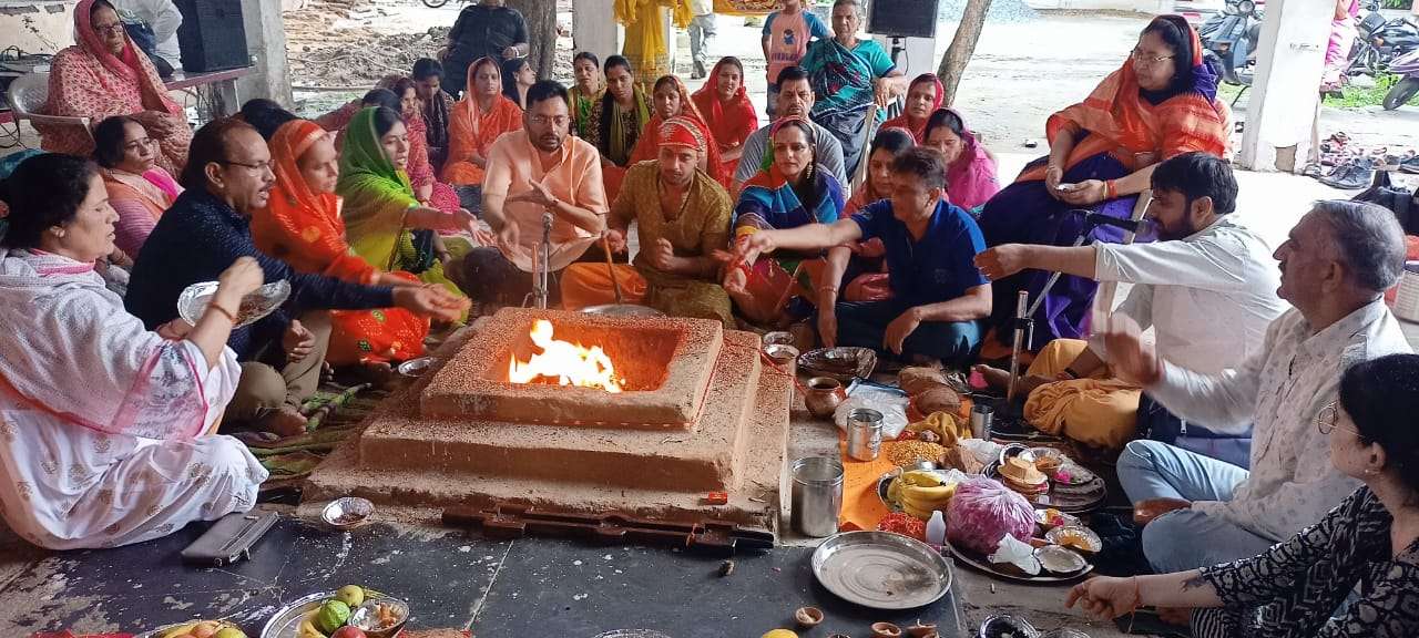 विप्र सेना उदयपुर शहर जिला महिला प्रकोष्ठ द्वारा सावन में पार्थिव शिवलिंगी व सवा लाख महामृत्युंजय जप अनुष्ठान