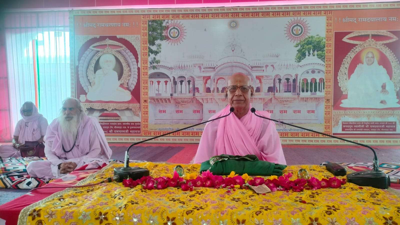 प्रेम का वास्तविक अर्थ ही वियोग, वियोग से प्रेम होता अधिक गहरा- शास्त्री प्रेम का वास्तविक अर्थ ही वियोग, वियोग से प्रेम होता अधिक गहरा- शास्त्री