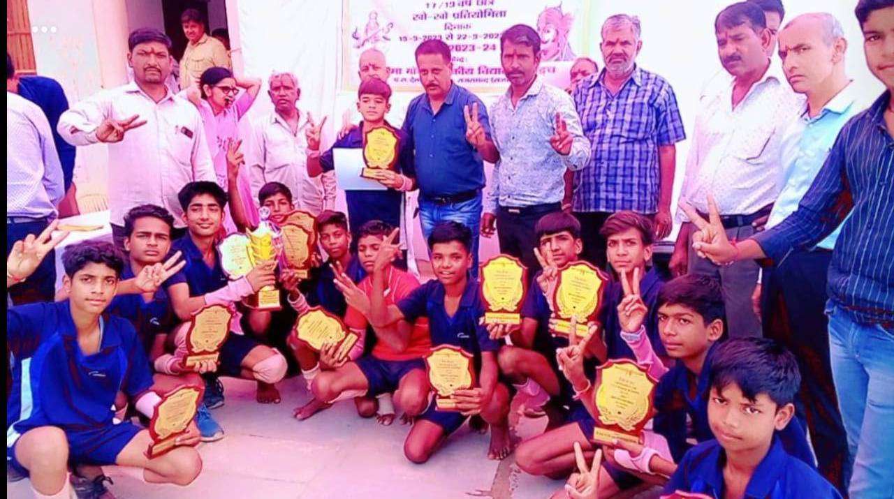 जिला चैंपियन बनी कुंचौली की 17 वर्ष खो-खो टीम