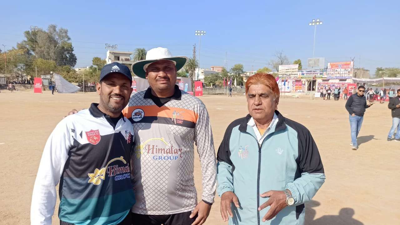 जम्मू में सीजन की पहली बर्फबारी, यूपी में हाड़ कंपा रहीं चुभती बर्फीली हवाएं, अलर्ट जारी