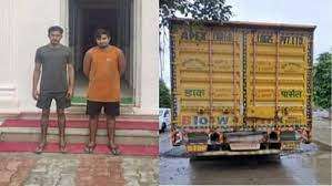 विभिन्न सीमावर्ती थानों को पार कर गुजरात पहुंची 20.43 लाख रुपये की शराब पकड़ी, दो आरोपी गिरफ्तार