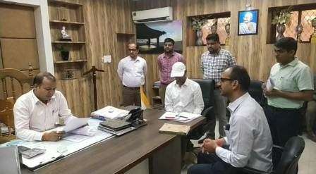 जिला कलक्टर ने वरिष्ठ नागरिक तीर्थ यात्रा 2023 के लिए निकाली लॉटरी जिला कलक्टर ने वरिष्ठ नागरिक तीर्थ यात्रा 2023 के लिए निकाली लॉटरी