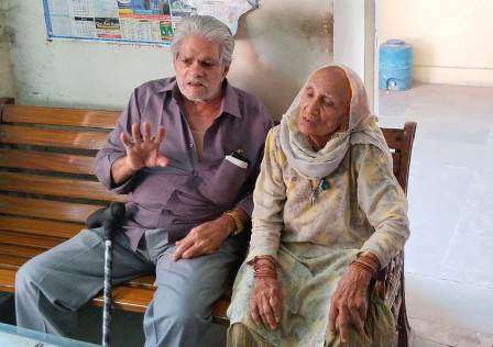 VIDEO  4 बदमाशों ने मकान से लूटे लाखों रुपये व गहने, 80 साल की महिला को बंधक बनाया,3  संदिग्ध पकड़े, 1 की तलाश