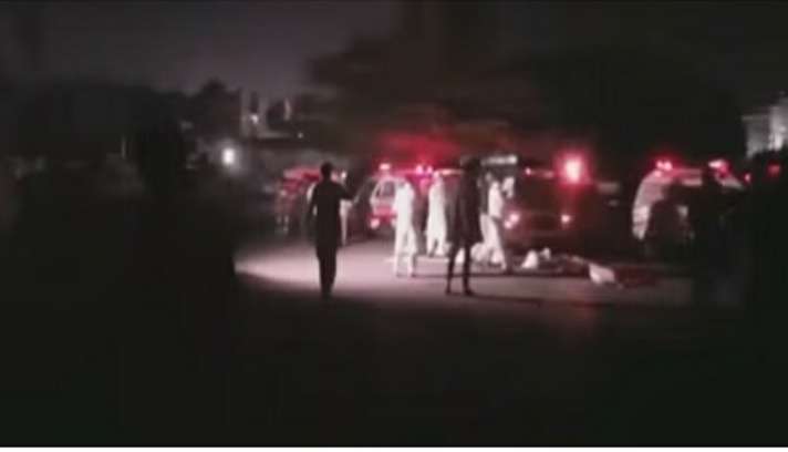 कराची के पुलिस मुख्यालय में मुठभेड़ जारी, पांच आतंकी ढेर, अधिकारी समेत दो की मौत