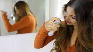 हेल्दी और साफ बालों के लिए यह है ड्राई शैम्पू इस्तेमाल करने का सही तरीका