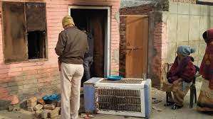5 साल के बच्चे और माता पिता को नींद में ही जिंदा जला दिया