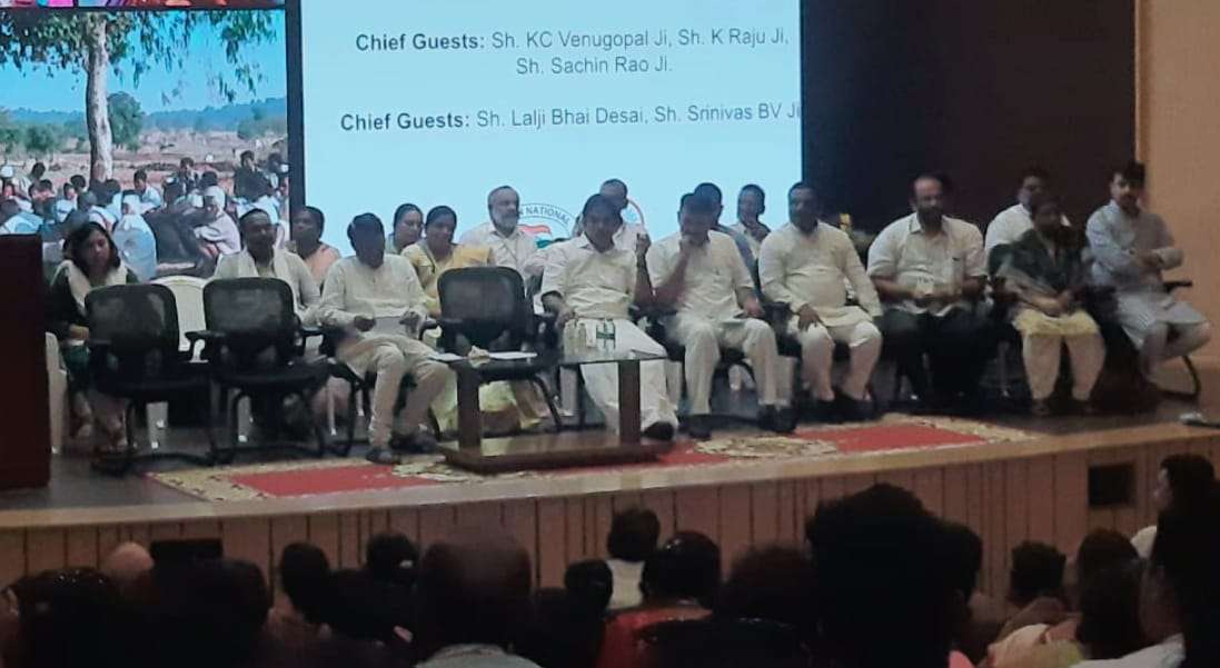  राजीव गांधी पंचायती राज संगठन के राष्ट्रीय अधिवेशन के लिए दिल्ली पहुंची कामिनी गुर्जर केसी वेणुगोपाल और वरिष्ठ नेताओं के साथ साझा किया मंच