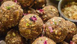 सर्दियों में रामबाण है ये लड्डू, जोड़ों के दर्द से मिलती है राहत, इम्यूनिटी को बढ़ाते हैं, जानिए इसकी रेसिपी
