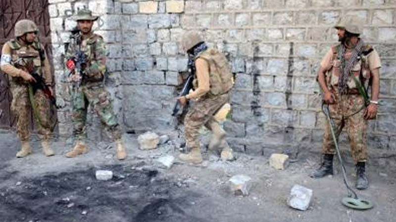 पाकिस्तान में सैन्य शिविर पर आतंकी हमला, चार सैनिकों की मौत