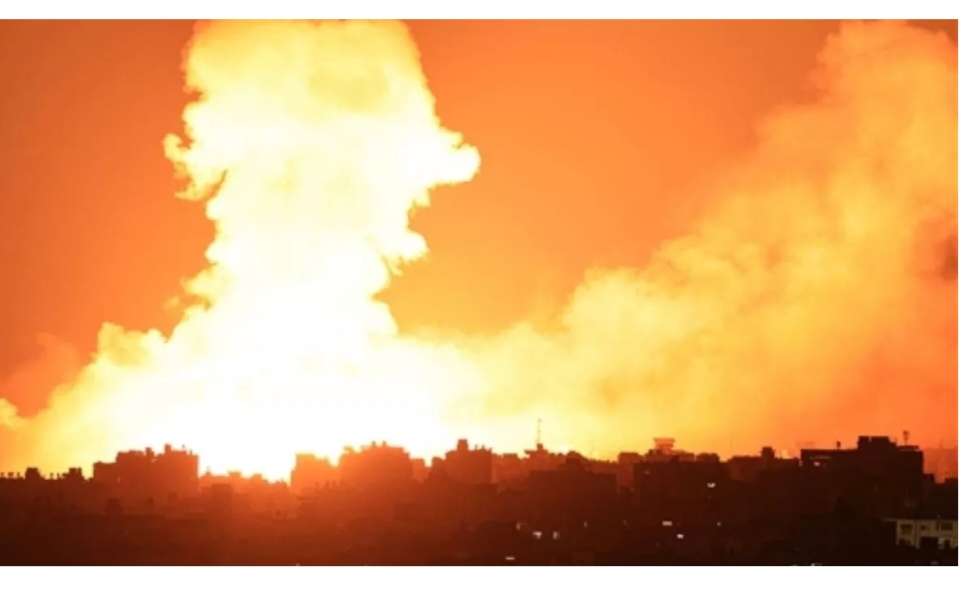 गाजा हॉस्पिटल पर एयर स्ट्राइक में अबतक 500 लोगों की मौत गाजा हॉस्पिटल पर एयर स्ट्राइक में अबतक 500 लोगों की मौत