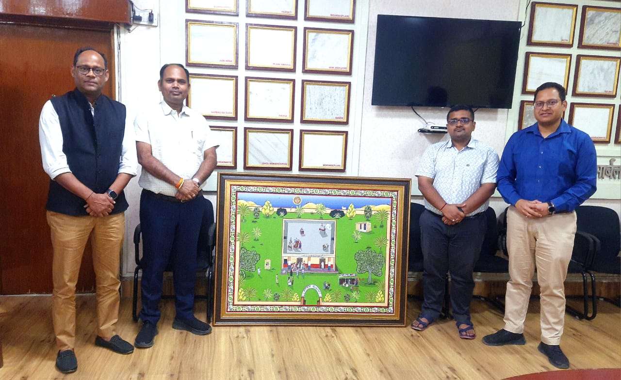 जिला कलक्टर सक्सेना ने किया विमोचन, कलाकारों की मेहनत की मुक्तकंठ से की प्रशंसा