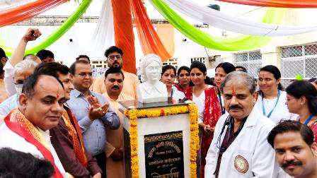 VIDEO  एमजीएच में राजस्थान की पहली फ्लोरेंस नाइटेंगल की मूर्ति का लोकार्पण