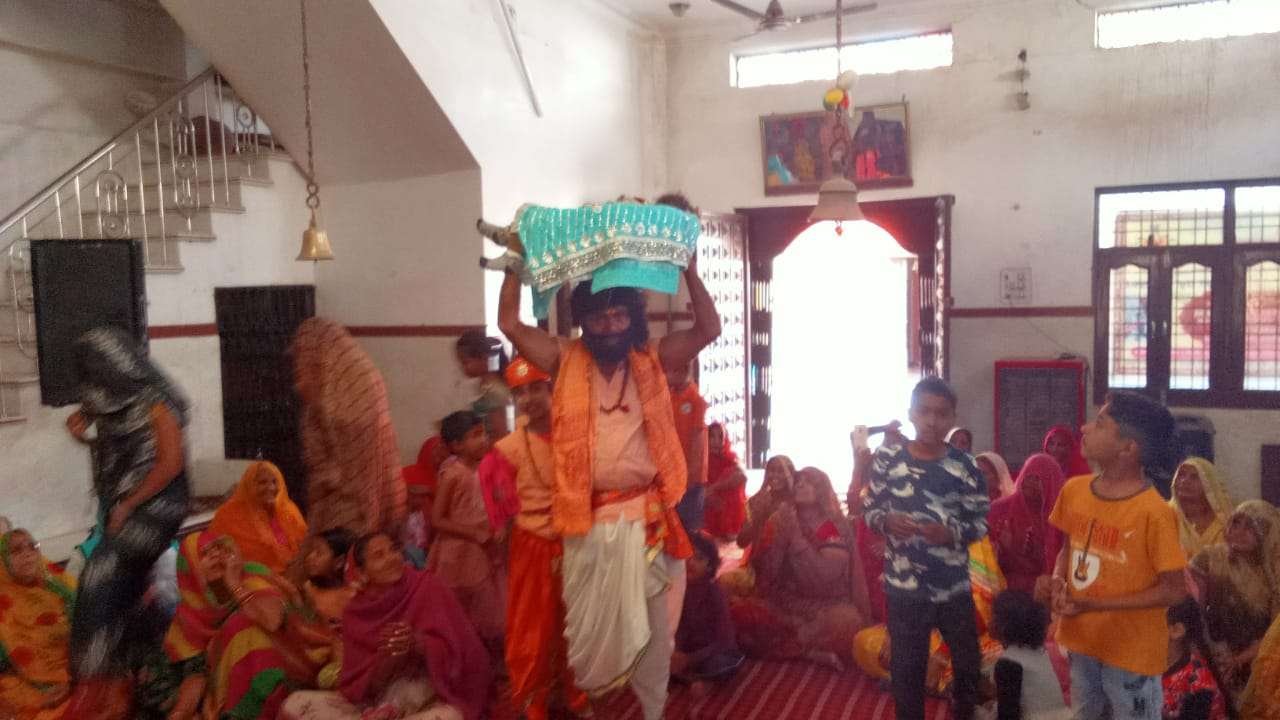श्रीमद् भागवत कथा ज्ञान यज्ञ महोत्सव के चौथे दिन भगवान कृष्ण का जन्मोत्सव धूमधाम से मनाया श्रीमद् भागवत कथा ज्ञान यज्ञ महोत्सव के चौथे दिन भगवान कृष्ण का जन्मोत्सव धूमधाम से मनाया