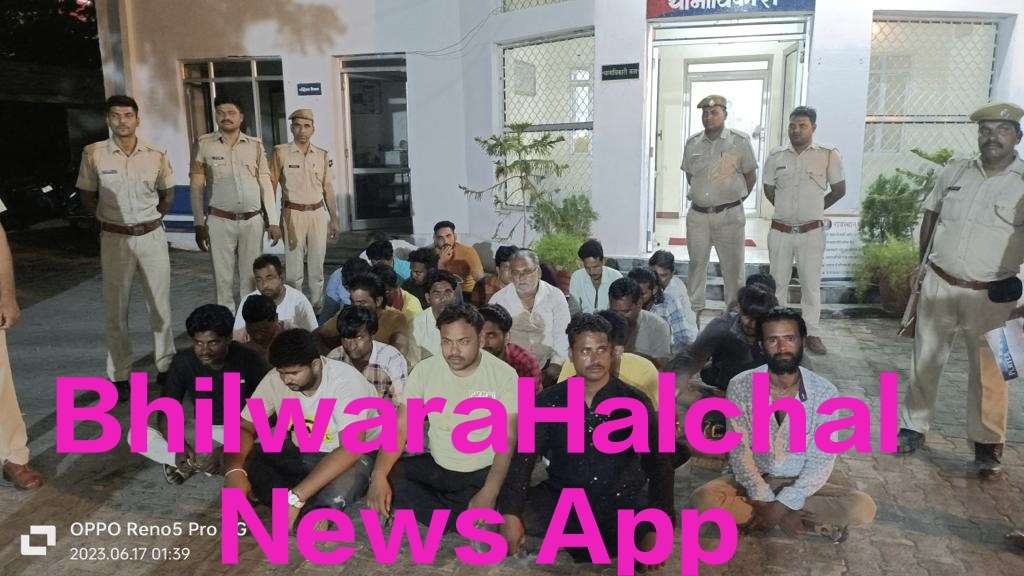आधीरात को गोदाम पर पुलिस की रेड, ताशपत्ती पर दांव लगाते 29 जुआरी गिरफ्तार, 3 लाख 76 हजार रुपये और दोपहिया वाहन जब्त