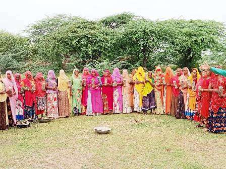 बैरवा सेवा संस्थान ने कि‍या वृक्षारोपण, खेल मैदान पर लगाये छायादार पौधे