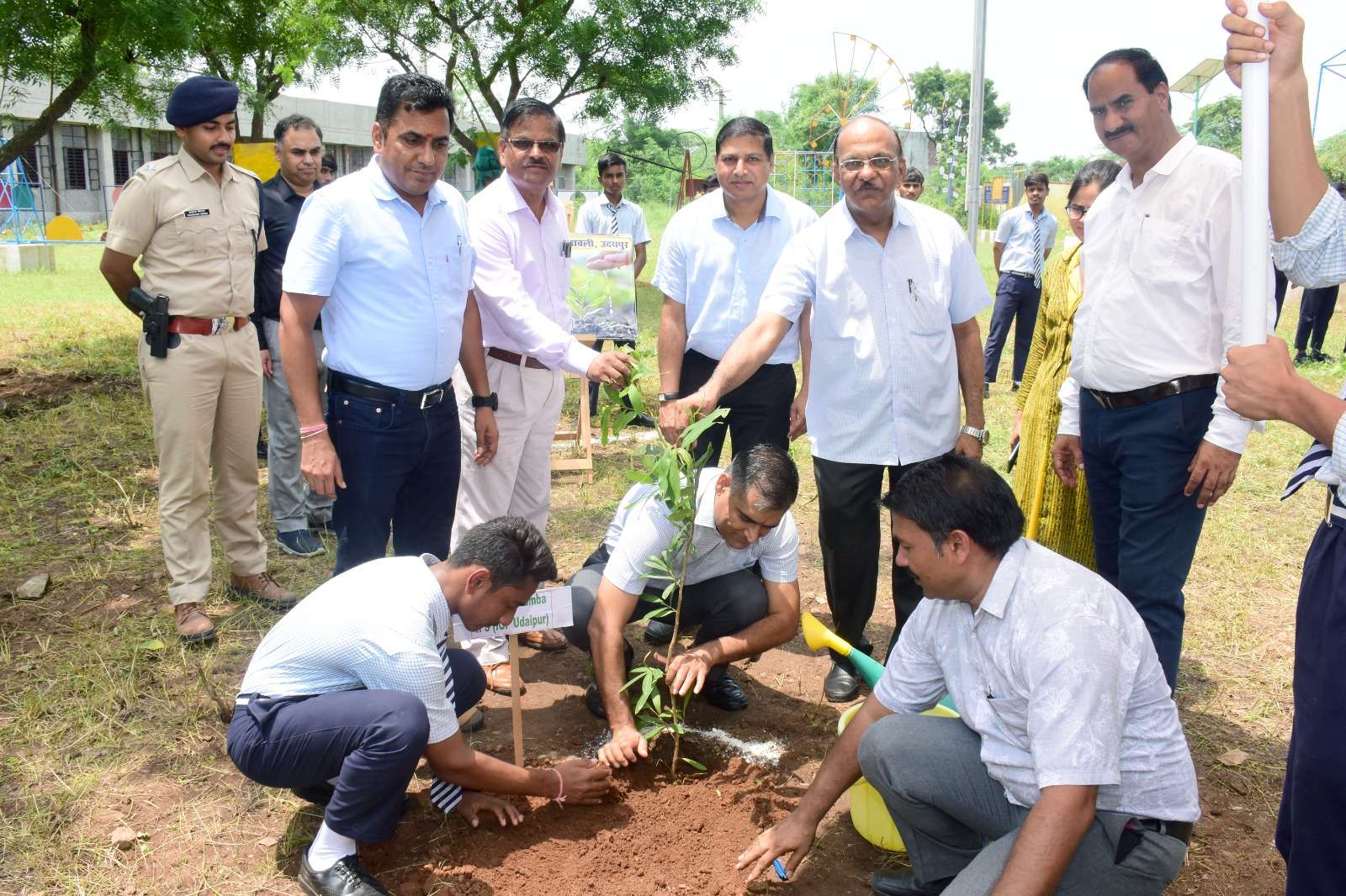 जीवन में संयम का पालन करते हुए गुरुकुल जीवन को श्रेष्ठ माने वि़द्यार्थी-आईजी लांबा  