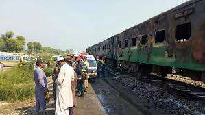 पाकिस्तान में बड़ा हादसा, तीन बच्चों समेत सात लोगों की ट्रेन में जलकर दर्दनाक मौत