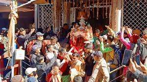 मां यमुना की जयकारों के बीच बंद हुए धाम के कपाट, सैकड़ों श्रद्धालु बने पावन क्षण के साक्षी मां यमुना की जयकारों के बीच बंद हुए धाम के कपाट, सैकड़ों श्रद्धालु बने पावन क्षण के साक्षी