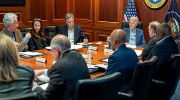 इस्राइल को ईरान के हमले से बचाने के लिए आगे आया अमेरिका, ड्रोन्स को मार गिराया इस्राइल को ईरान के हमले से बचाने के लिए आगे आया अमेरिका, ड्रोन्स को मार गिराया