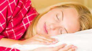 सोने के पोजीशन से भी होते हैं सेहत को कई फायदे जाने किन बीमारियों का कम होता है खतरा