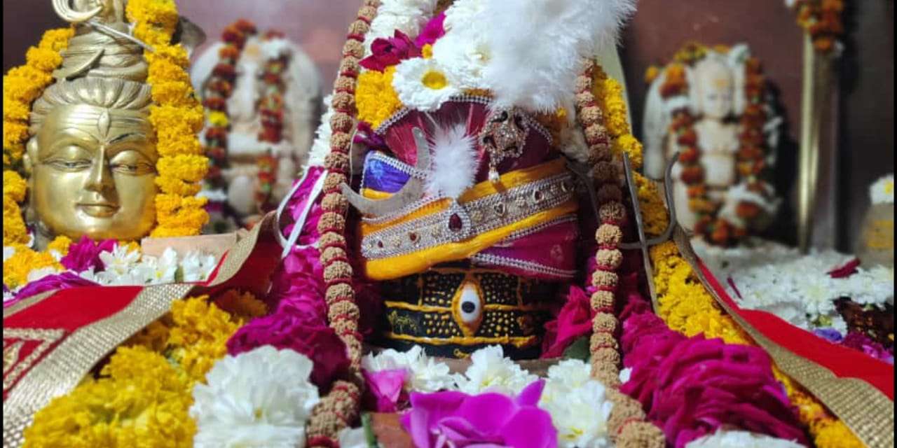 पालेश्वर महादेव को पगड़ी पहनाकर दूल्हे का रूप धराया, 101 किलो दूध की खीर 51 किलो मिठाई का लगाया भोग