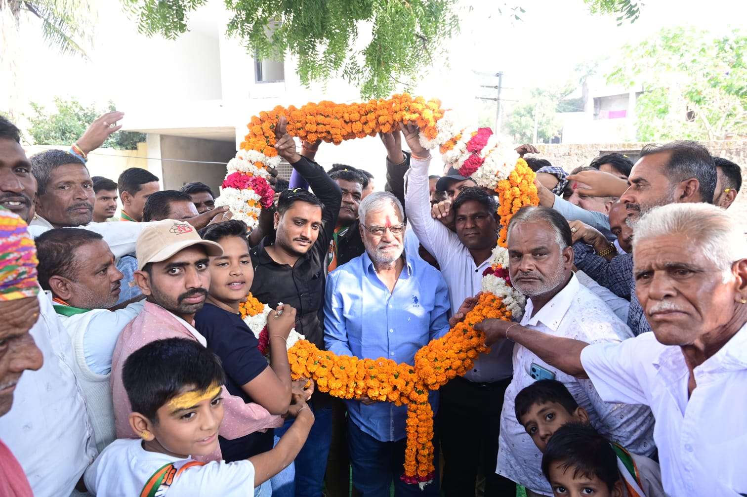 डॉ सीपी जोशी ने खमनोर पंचायत समिति में किया जनसंपर्क