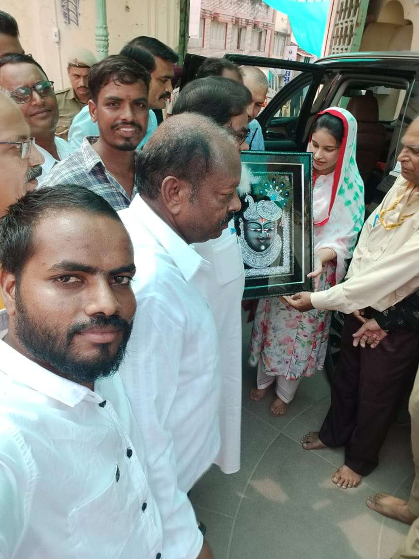 सुनीता, गुरप्रीत कौर व अनीता ने नाथद्वारा श्रीनाथजी के किए  दर्शन