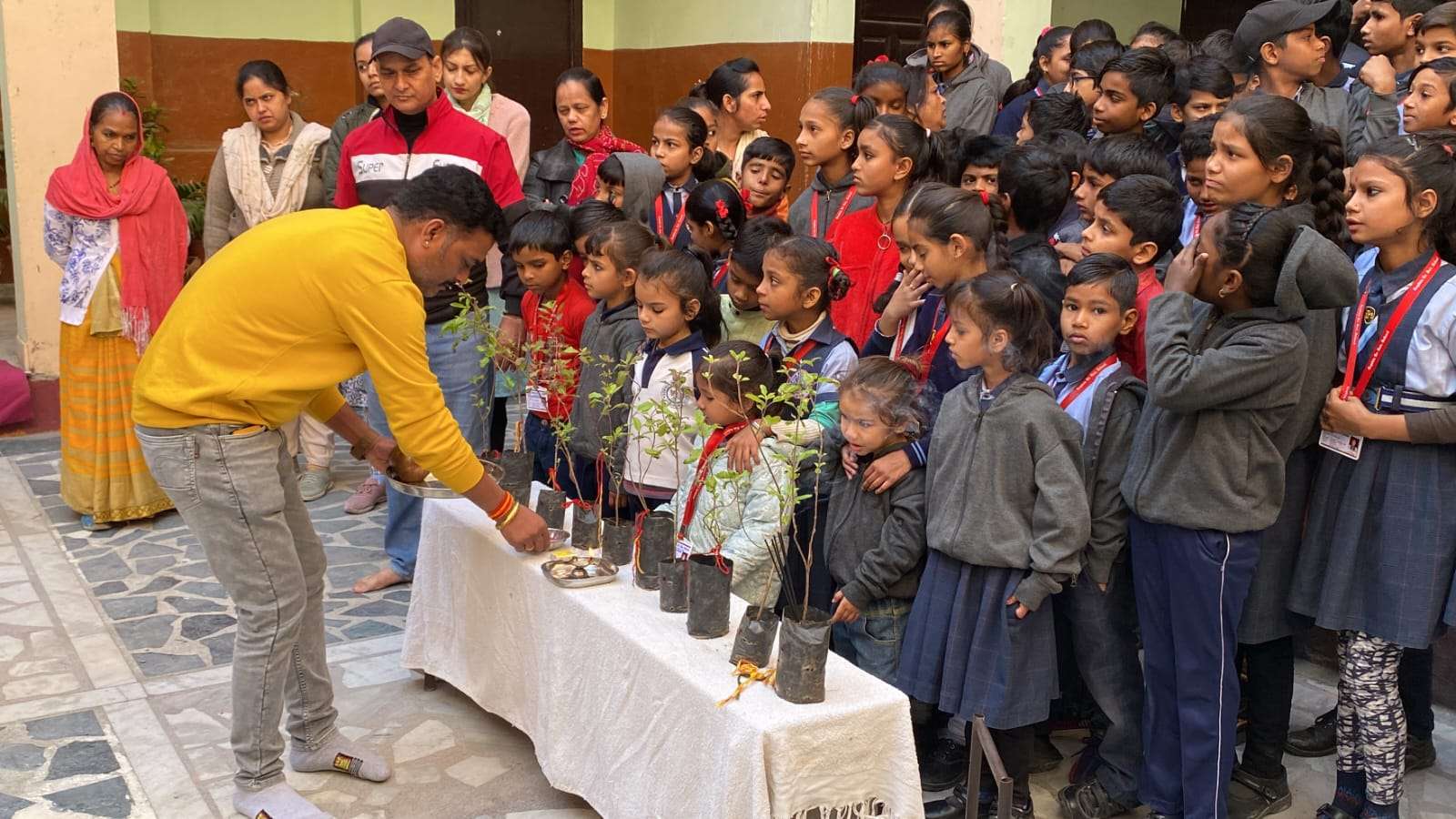 मेवाड़ जनशक्ति दल ने कन्याओं के साथ किया तुलसी पूजन मेवाड़ जनशक्ति दल ने कन्याओं के साथ किया तुलसी पूजन