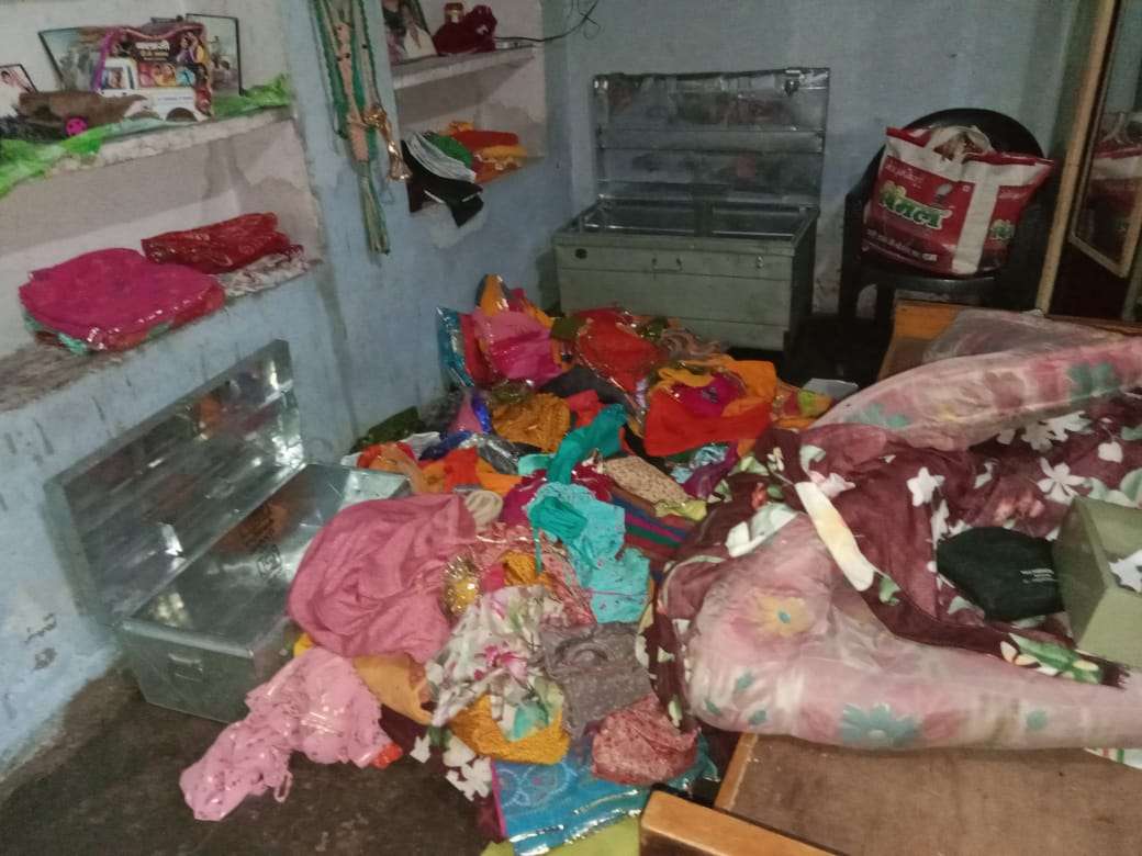 सोने चांदी के जेवरात सहित 40 हजार रूपए ले उड़े चोर, चोरी कर पड़ोसियों के घरों के बाहर कुंदा लगाकर भागे