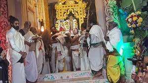 पालकी पर सवार भगवान रंगनाथ पहुंचे बैकुंठ द्वार: वर्ष में एक बार खुलता है, दर्शन करने से मिलता है बैकुंठ लोक