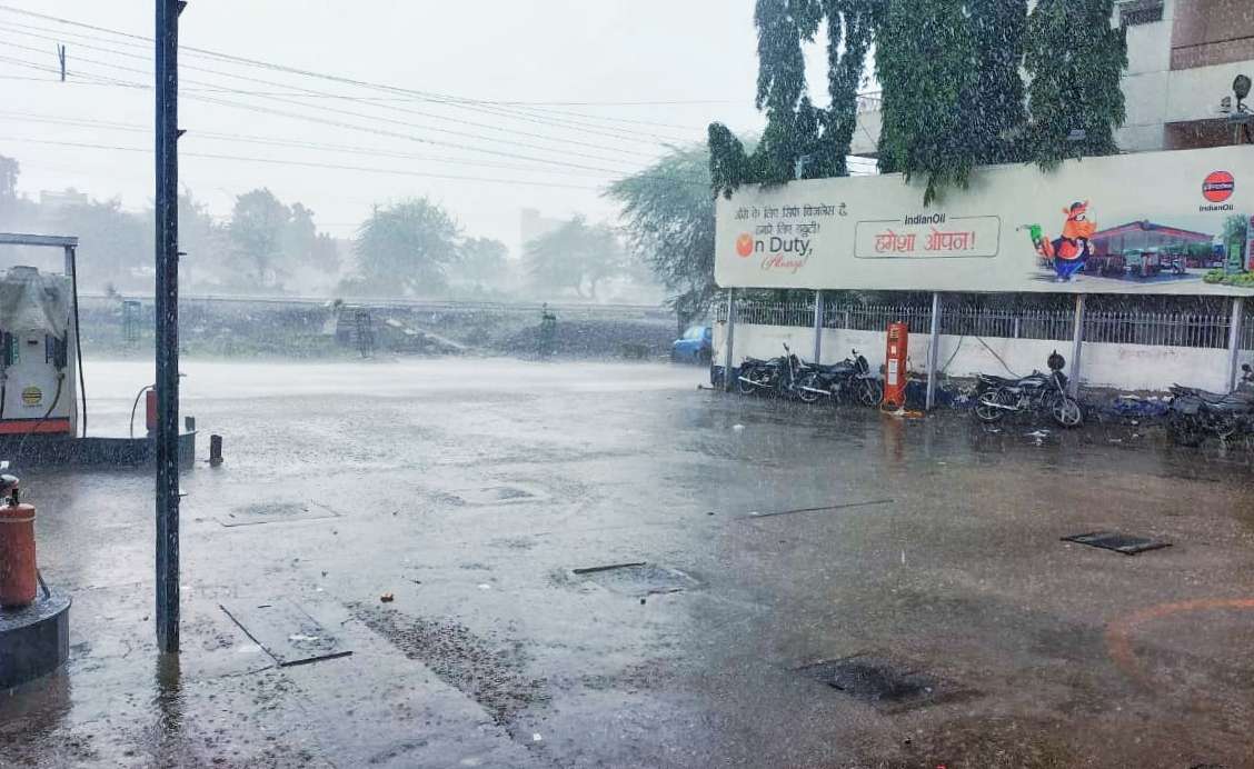 तेज बारिश से जनजीवन अस्त-व्यस्त,आमेट तहसील मुख्यालय पर डेढ़ इंच बरसात 