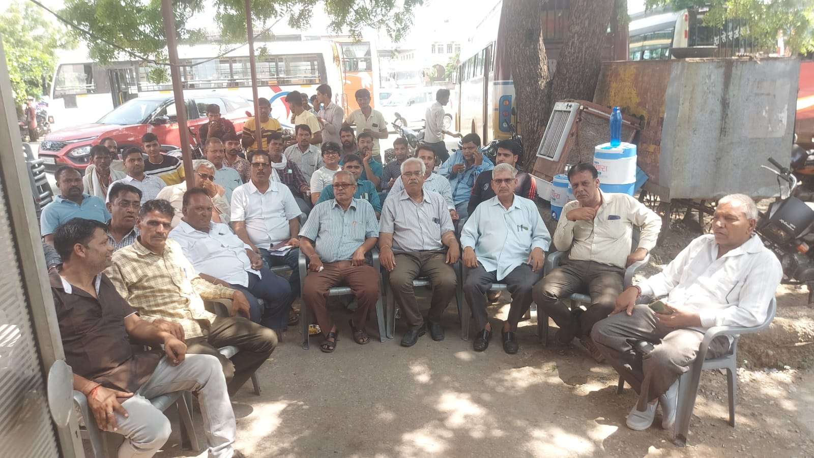 VIDEO चेतावनी- आज रात 12 बजे से से निजी बस ऑपरेटर्स  अनिश्चितकालिन हड़ताल पर !