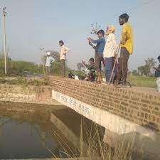 प्लास्टिक थैली से बंधा युवती का सिर कटा शव नहर में बहकर आई