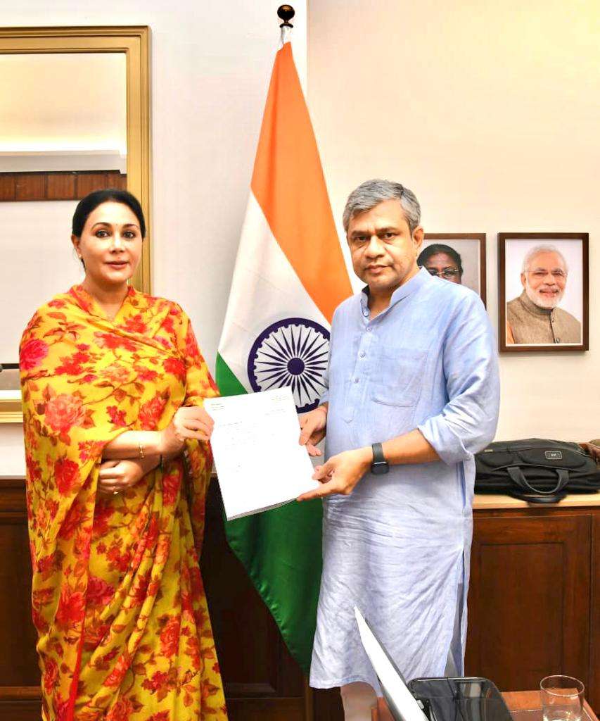 ट्रेनों के ठहराव, हेरिटेज ट्रेन उद्घाटन और आरयूबी स्वीकृत करने का किया आग्रह 