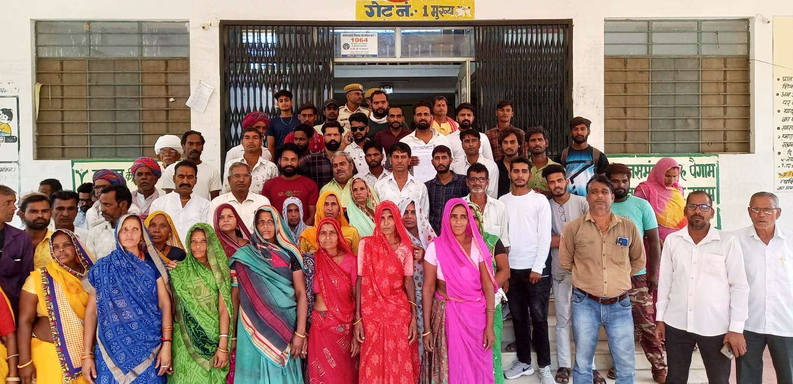 पट्टा जारी नहीं किया तो आंदोलन के लिए होना पड़ेगा मजबूर : माली समाज के लोगों ने सौंपा ज्ञापन