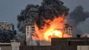 इजरायली हवाई हमलों से धुआं-धुआं हुई गाजा पट्टी, 1 लाख से अधिक लोग विस्थापित; UN ने किया दावा