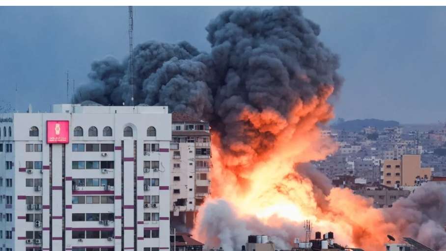 गाजा के दक्षिणी भाग में इजरायल की भीषण बमबारी, 756 की मौत, मरने वालों में 344 बच्चे गाजा के दक्षिणी भाग में इजरायल की भीषण बमबारी, 756 की मौत, मरने वालों में 344 बच्चे